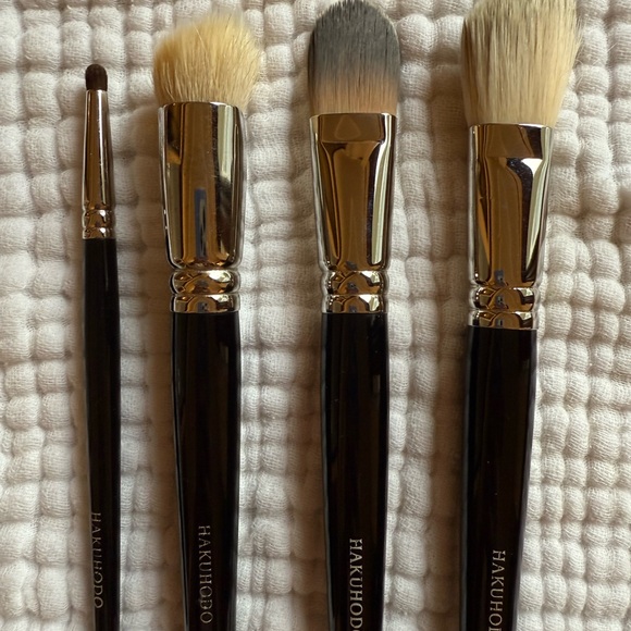 Hakuhodo Round and Angled Foundation brush - Picture 6 of 6